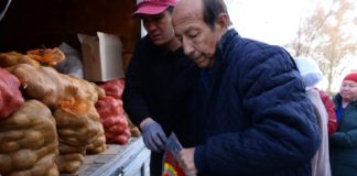 В Шымкенте 25 семей обеспечили продуктами питания