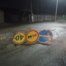 Жители Туркестанской области недовольны качеством ремонта дороги ямы на дороге