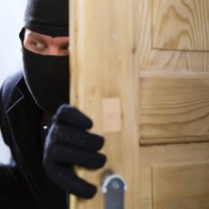 У жительницы Туркестана украли три сотки и 1,5 млн тенге