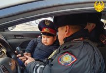 Шестилетний «полицейский» получил подарок от главы МВД РК