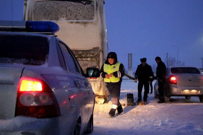 Полицейские спасли 37 пассажиров автобуса Москва-Шымкент