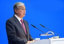 Президент наградил директора Шымкентского городского русского драматического театра И.Вербицкого