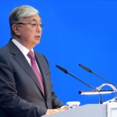 Президент наградил директора Шымкентского городского русского драматического театра И.Вербицкого