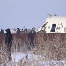 Число погибших при крушении самолета растет