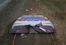 В Шымкенте хулиганы испортили муляж полицейский машины