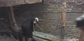 Спасатели Шымкента помогли мужчине, застрявшему между домами