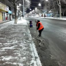 Коммунальщики Шымкента могут обработать инертными материалами только треть улиц