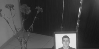 В Казахстана сотрудник полиции погиб, спасая семью от вооруженного ножом семейного дебошира сотрудник полиции погиб