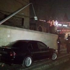 В Шымкенте 17-летний автомойщик угнал «БМВ» и разбил автомашину