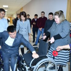 Качество инвалидных колясок проверили в акимате Туркестана
