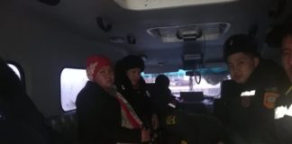 Спасатели Шымкента эвакуировали из аула Актас двух беременных женщин (видео)