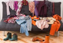 Почему не стоит отдавать свою старую одежду даже бедным старые вещи