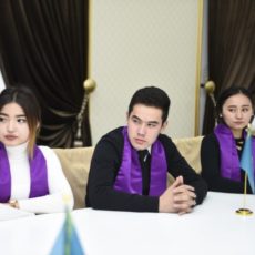 В Шымкенте первыми повышенную стипендию получили в ЮКГУ