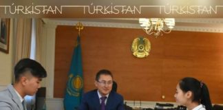 Аким Туркестана опубликовал свой номер WhatsApp