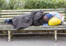 Как живут бомжи в центре адаптации