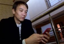 Выходные без мессенджеров и шутки над Абаевым: Казахстанцы устали от несвободного интернета