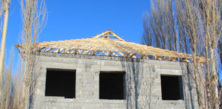 Многодетная семья из с/о Алатау Толебийского района летом справит новоселье