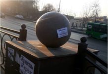 В Шымкенте с расклейщиками объявлений предлагают бороться через заказчика