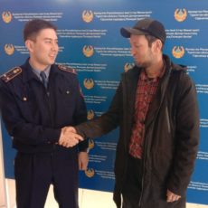 100 тысяч тенге отобрали у жителя Узбекистана в Сарыагашском районе 100 тысяч тенге отобрали у жителя Узбекистана в Сарыагашском районе