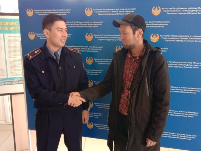 100 тысяч тенге отобрали у жителя Узбекистана в Сарыагашском районе