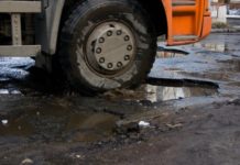 300 км автострады в Туркестанской области разбили большегрузы