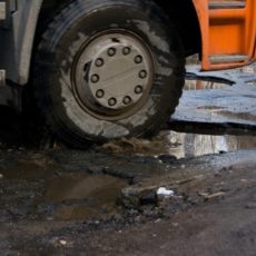 300 км автострады в Туркестанской области разбили большегрузы