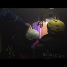 10-летняя девочка крепко спала: Спасатели помогли маме открыть входную дверь
