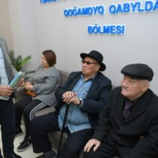 90-летний аксакал благословил Умирзака Шукеева