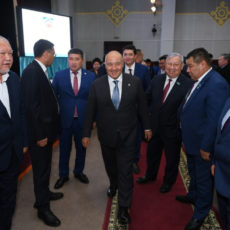 Без предупреждения Умирзак Шукеев пришел на встречу с населением в Сарыагаше