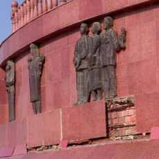Памятник «Алтын Шанырак» рассыпается в парке Независимости памятник "Алтын Шанырак" в парке Независимости рассыпается на глазах