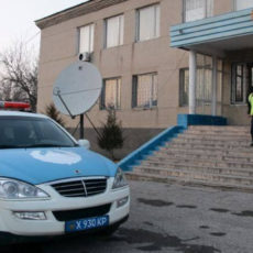 Пьяный мужчина проник в школьный туалет в Туркестанской области полицейские