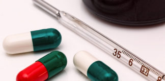 Двух казахстанцев вылечили от коронавируса