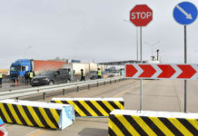 В Шымкенте полицейские за взятки пропускали через блокпосты