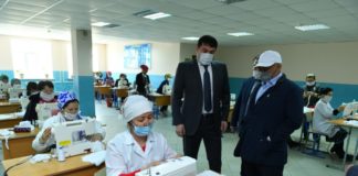 В Тюлькубасском районе Туркестанской области в 10 школах открылись мини-цеха по пошиву медицинских масок