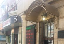 Обменники Шымкента прекратили продажу доллара, а покупают его курсу в 420 тенге