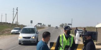 Блок-посты в Туркестанской области: Перед шлагбаумами огромные заторы из машин