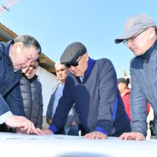 Аким Туркестанской области Умирзак Шукеев проверил качество строительства жилья