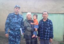 В Туркестанской области полицейские вернули домой пропавшую двухлетнюю малышку пропала девочка