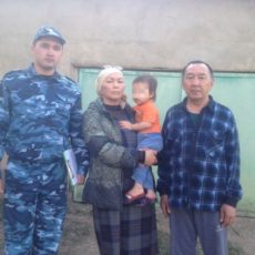 В Туркестанской области полицейские вернули домой пропавшую двухлетнюю малышку пропала девочка
