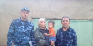 В Туркестанской области полицейские вернули домой пропавшую двухлетнюю малышку пропала девочка