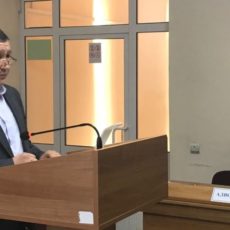 Обвинившая учителя в «клевете» директор школы в Туркестанской области отозвала жалобу суд