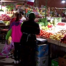 Продуктовые маркеты и рынки продолжат свою работу при режиме ЧП