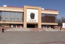 Русский драмтеатр приостановил работу до 15 апреля