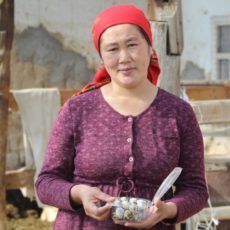 Жительница села Абай затеяла птичий бизнес за счет АСП