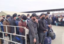 На границе Казахстана и Узбекистана наблюдается скопление людей