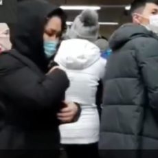 На ЖД вокзале Нур-Султан-1 творится столпотворение около билетных касс