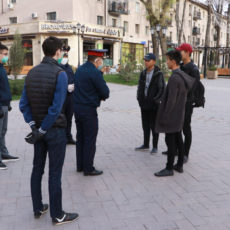 Полицейские Шымкента предупреждают горожан, что нужно носить маски