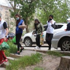 Молодежь Толеби, собрав денежные средства, оказала помощь нуждающимся семьям благотворительная помощь