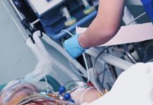 Материнская и детская смертность сократилась в Шымкенте больница, капельница