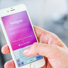 6 октября 2010 года приложение появилось в App Store компании Apple инстаграм